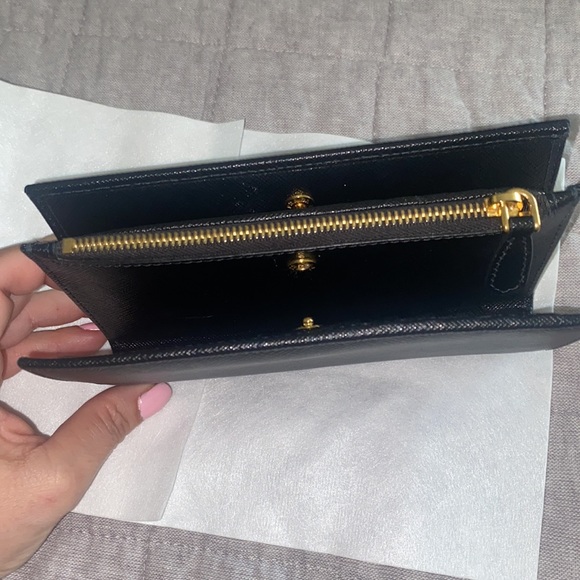 PRADA! Beautiful small wallet in pristine condition! - Picture 9 of 9